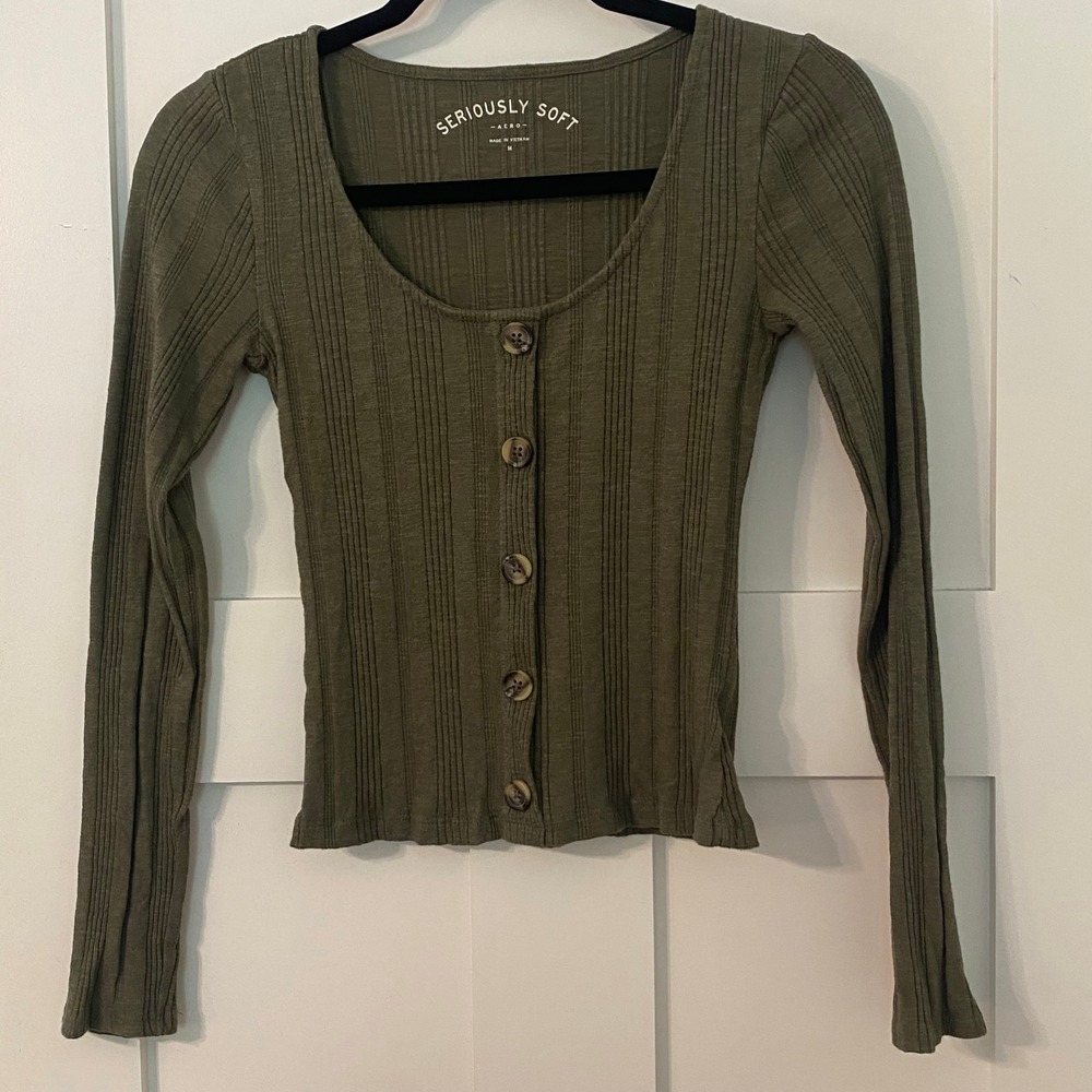 American‎ Eagle M Olive Green Seriously Soft Ribbed Cropped Button Up Shirt